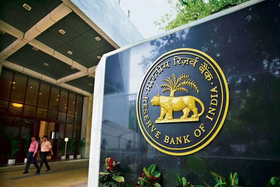 Banking: Shock to HDFC and Punjab & Sind Bank, RBI imposed fine, now ...